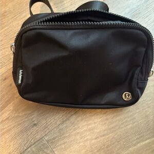 Everywhere belt bag//larger 2L size. Used twice